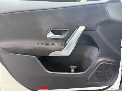 Photo 11 Mercedes Classe A 200 AMG Line