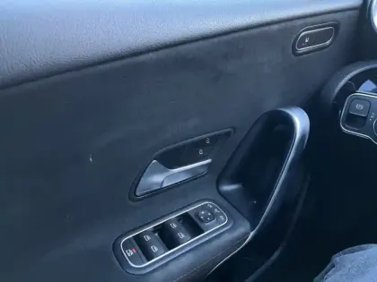 Photo 13 Mercedes Classe A 200 d AMG Line