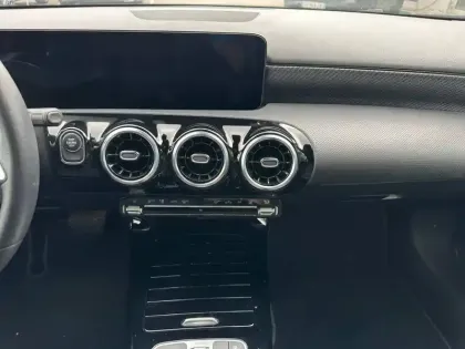 Photo 15 Mercedes Classe A 250 e Progressive Line