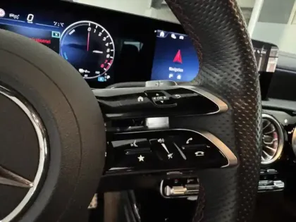 Photo 11 Mercedes CLA  250 e Hybrid EQ Coupé AMG 