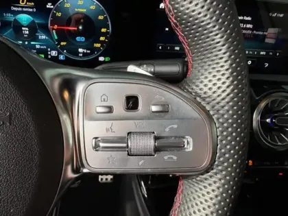 Photo 10 Mercedes Classe A 250 e AMG Line