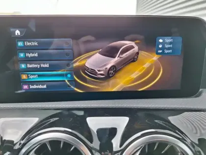 Photo 12 Mercedes Classe A 250 e Hybrid EQ Star Edition