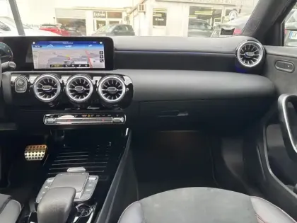 Photo 11 Mercedes Classe A 200 AMG Line