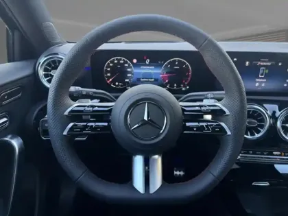 Photo 16 Mercedes Classe A 200 d Star Edition