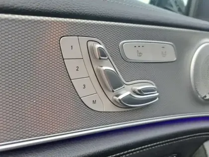 Photo 39 Mercedes Classe E Gén. V (W213) Ph1 Sportline 4