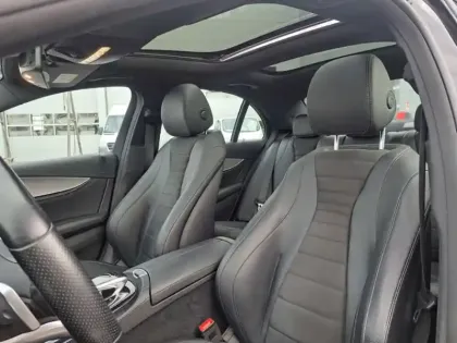 Photo 31 Mercedes Classe E Gén. V (W213) Ph1 Sportline 4