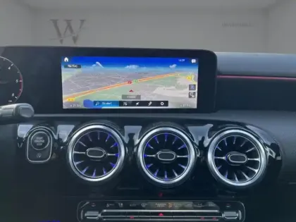 Photo 8 Mercedes Classe A 200 d AMG Line