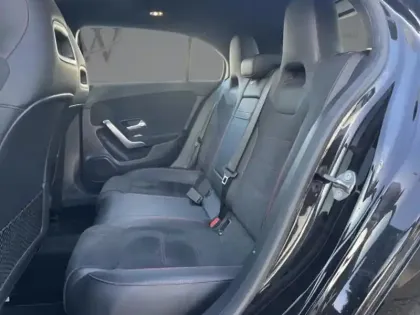 Photo 13 Mercedes Classe A 200 d AMG Line