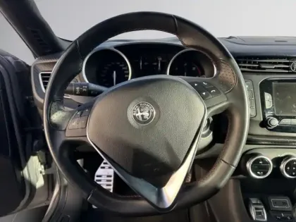 Photo 14 Alfa Romeo Giulietta Sport