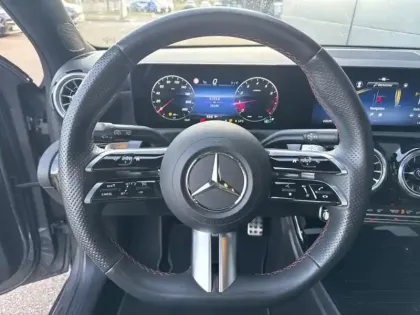 Photo 16 Mercedes Classe A 180 AMG Line