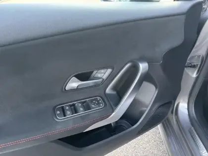 Photo 11 Mercedes Classe A 180 AMG Line