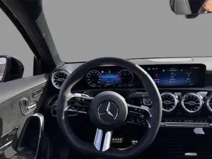 Photo 12 Mercedes Classe A 200 d AMG Line