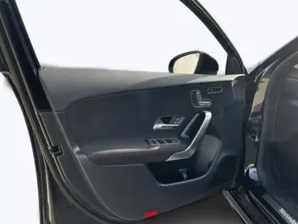 Photo 16 Mercedes Classe A 200 d AMG Line