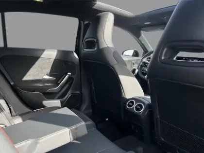 Photo 14 Mercedes Classe A 200 d AMG Line