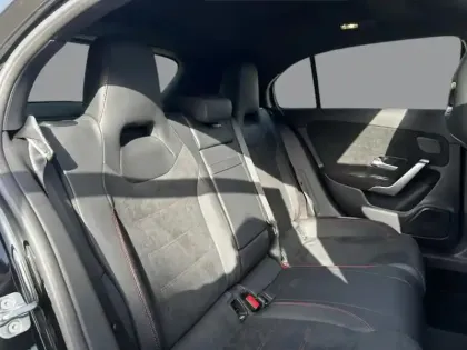 Photo 15 Mercedes Classe A 200 d AMG Line