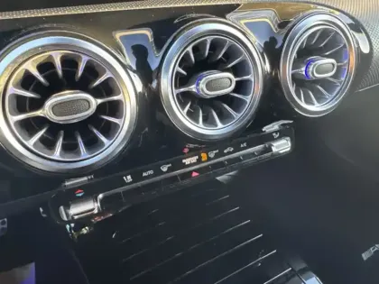 Photo 17 Mercedes Classe A 220 d AMG Line