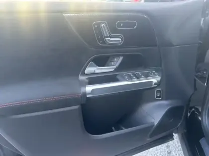 Photo 13 Mercedes GLB 200 d AMG Line