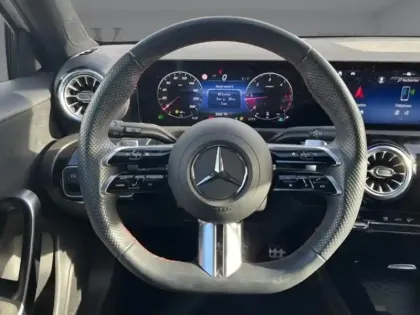 Photo 6 Mercedes Classe A 180 d AMG Line