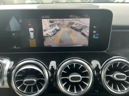 Photo 10 Mercedes GLB 200 AMG Line