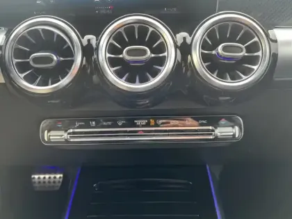 Photo 16 Mercedes GLB 200 AMG Line