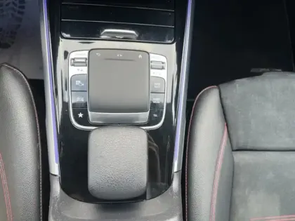 Photo 15 Mercedes GLB 200 AMG Line