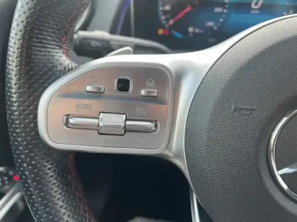 Photo 8 Mercedes GLB 200 AMG Line