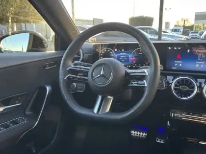 Photo 15 Mercedes Classe A 200 d AMG Line