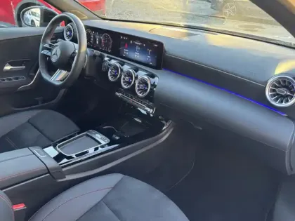 Photo 11 Mercedes Classe A 200 d AMG Line