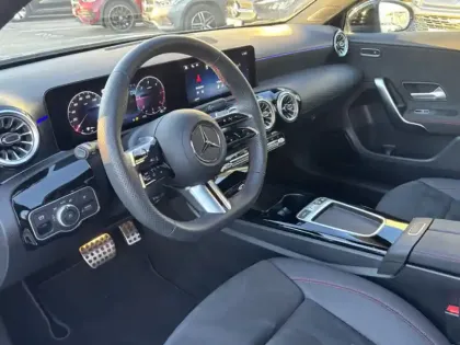 Photo 12 Mercedes Classe A 200 d AMG Line