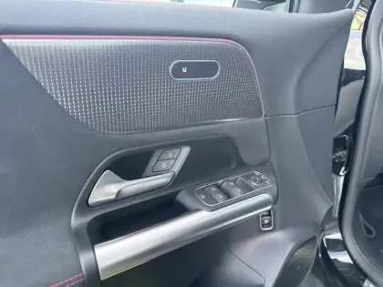 Photo 15 Mercedes EQA  250+ AMG LINE 