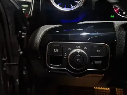 Photo 15 Mercedes Classe A 180 d AMG Line