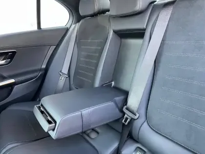 Photo 13 Mercedes Classe C  300 e Hybrid EQ Berli