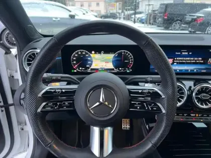 Photo 13 Mercedes Classe A  250 e AMG Line