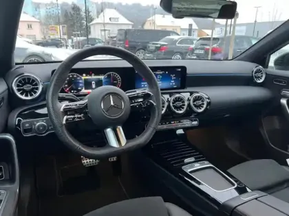 Photo 10 Mercedes Classe A  250 e AMG Line