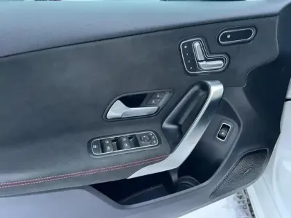 Photo 12 Mercedes Classe A  250 e AMG Line