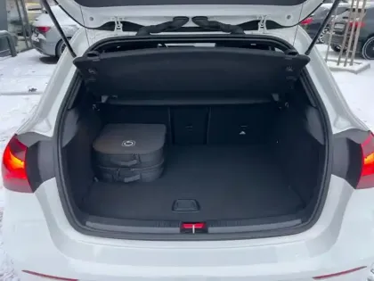 Photo 9 Mercedes Classe A  250 e AMG Line