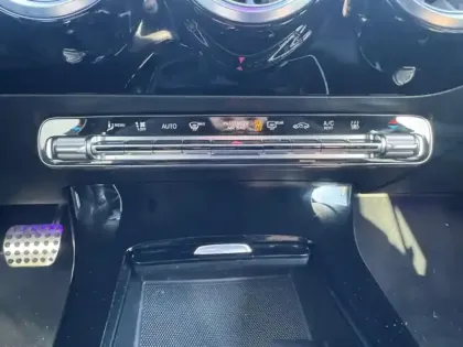 Photo 18 Mercedes CLA  250 e Coupé AMG Line