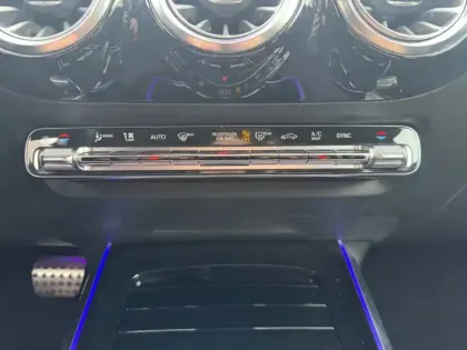 Photo 14 Mercedes GLA 200 d AMG Line