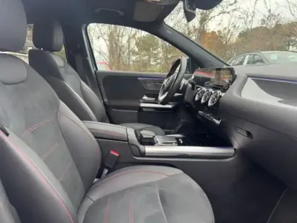 Photo 30 Mercedes GLA 200 d AMG Line