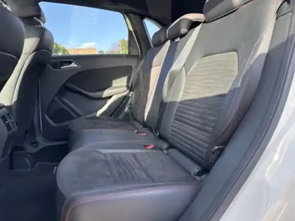 Photo 13 Mercedes Classe B B 200 d Fascination