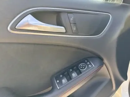 Photo 10 Mercedes Classe B B 200 d Fascination