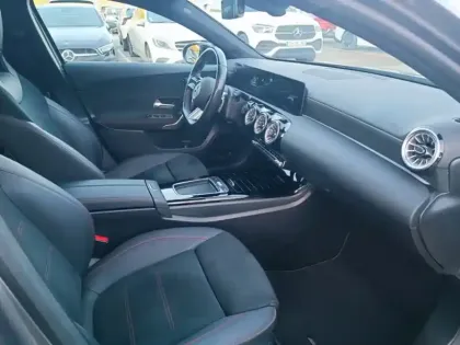 Photo 14 Mercedes Classe A 200 d AMG Line 