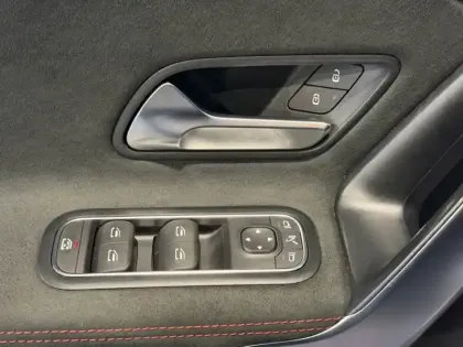 Photo 11 Mercedes Classe A 200 d AMG Line