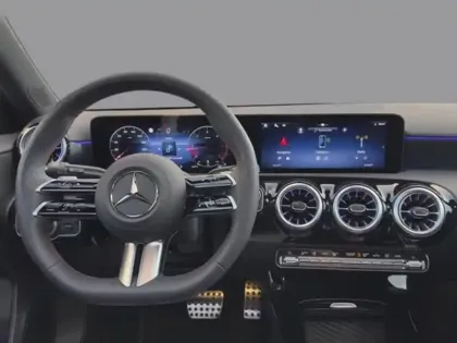 Photo 14 Mercedes Classe A 200 d AMG Line