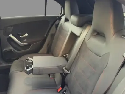 Photo 19 Mercedes Classe A 200 d AMG Line