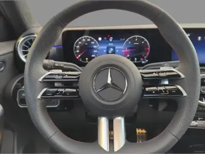 Photo 13 Mercedes Classe A 200 d AMG Line