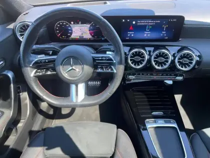 Photo 6 Mercedes Classe A 200 Berline AMG Line