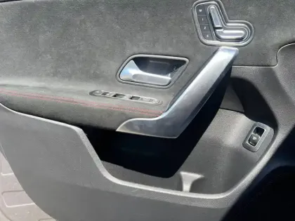 Photo 18 Mercedes Classe A 200 Berline AMG Line