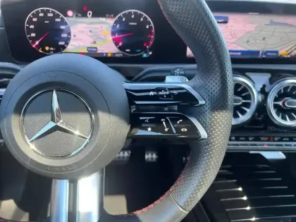 Photo 17 Mercedes Classe A 200 Berline AMG Line