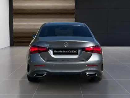 Photo 9 Mercedes Classe A 200 Berline AMG Line